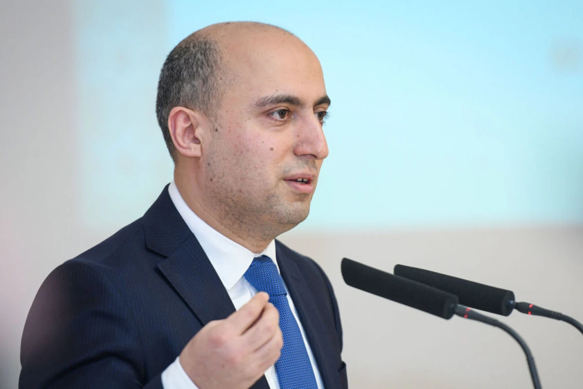 Министр образования написал о совершивших страшный суицид одноклассницах