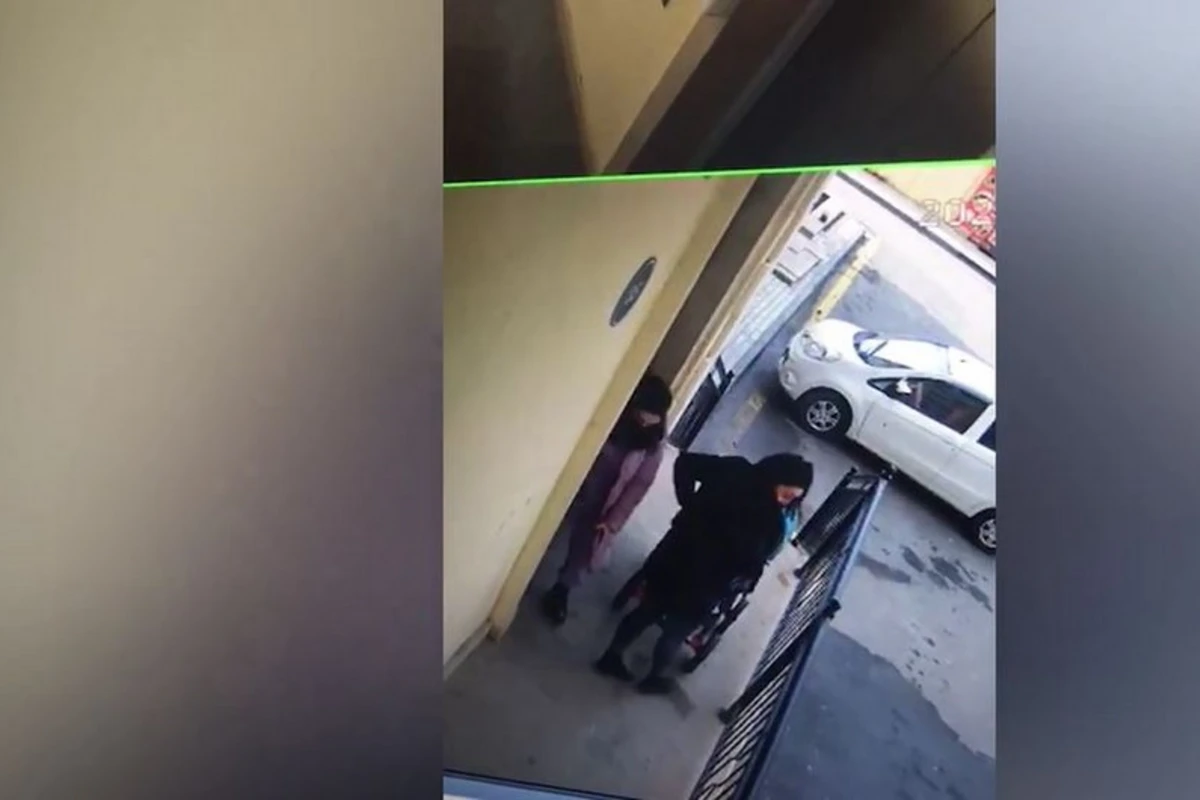 Bakıda qadının uşaq arabasını oğurlaması təhlükəsizlik kamerasına düşüb - VİDEO