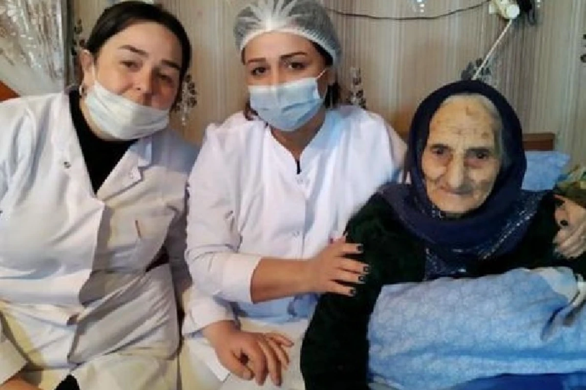 Sumqayıtda 99 yaşlı qadın peyvənd olunub