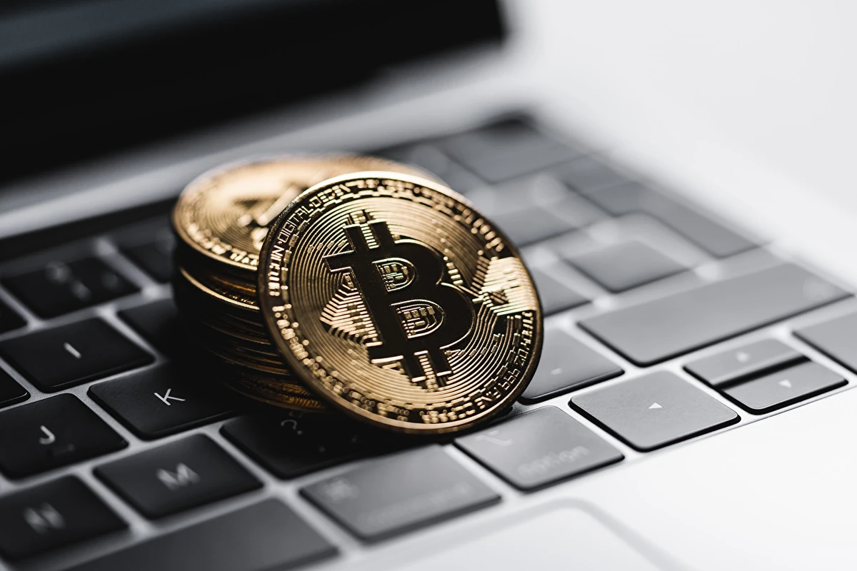 Бизнесмен потерял ноутбук с 10 тысячами биткоинов Бизнесмен потерял ноутбук с 10 тысячами биткоинов