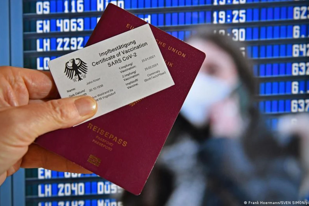 ВОЗ не поддерживает введение паспортов вакцинации