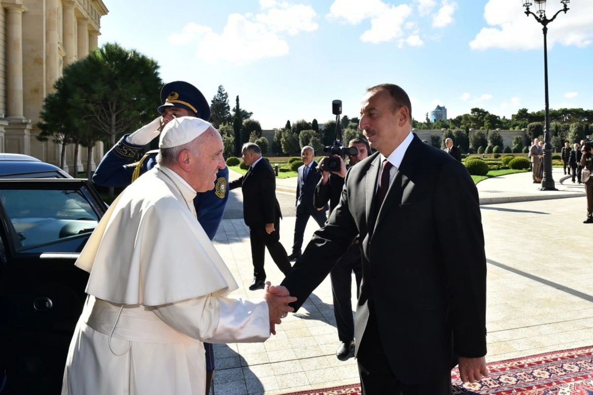 Dövlət başçısı Roma papasını təbrik edib