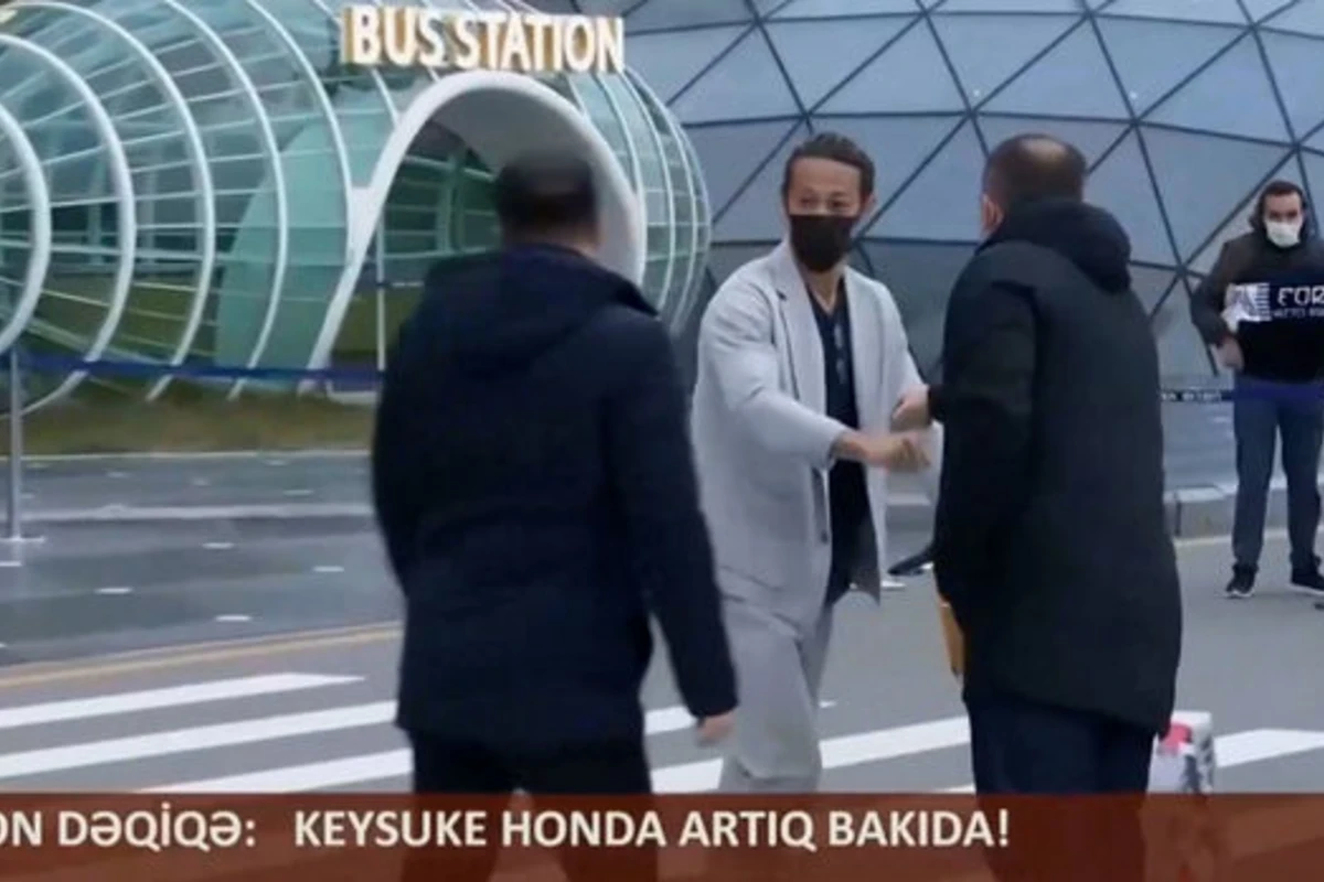 “Milan”ın sabiq futbolçusu müqavilə bağlamaq üçün Bakıya gəldi - VİDEO