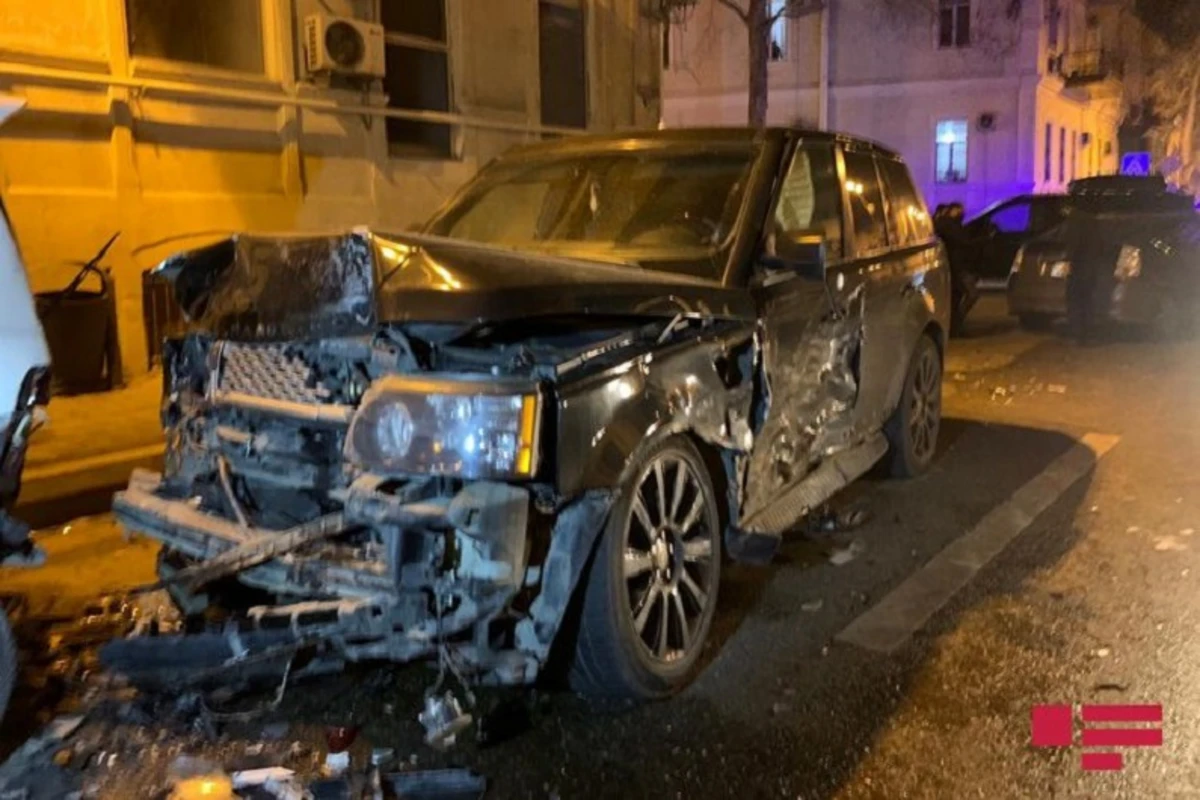 Bakıda “Range Rover” 5 avtomobilə çırpılıb, xəsarət alan var - VİDEO