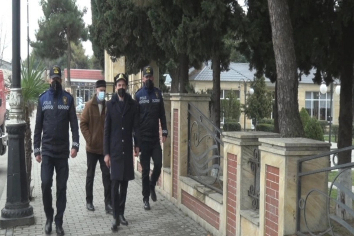 Polis reyd keçirdi, maska taxmayanlar cərimələndi - FOTO