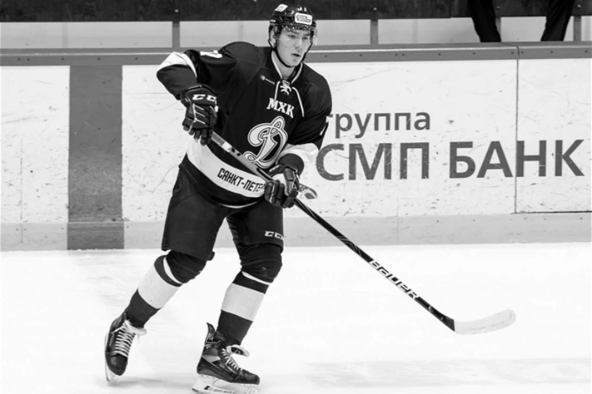 Трагедия на льду. 19-летний хоккеист умер из-за попадания шайбы в голову – ВИДЕО