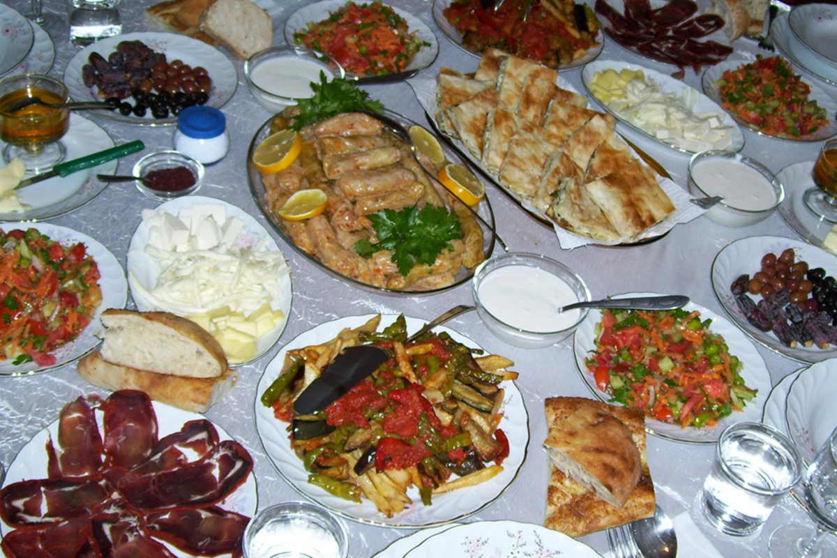 Evdə toy keçirmək istədilər - Polis qoymadı