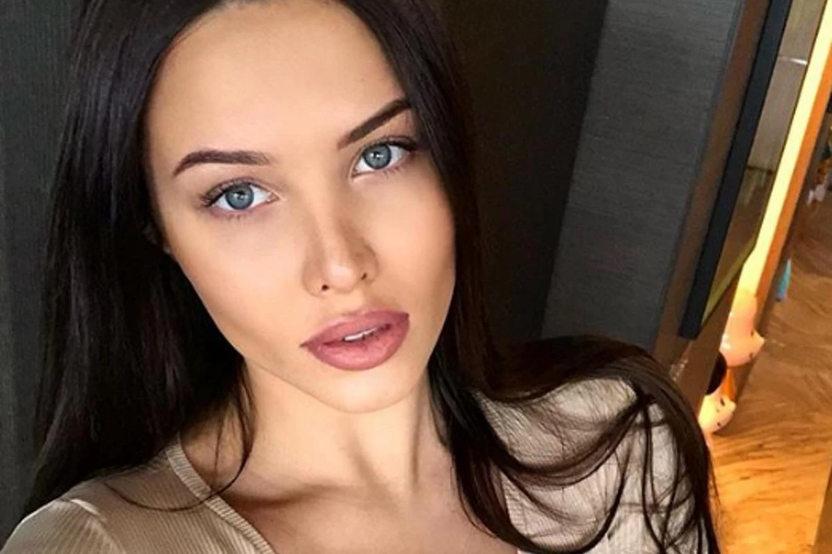 Анастасия Решетова сразила подписчиков снимком в ультракоротком платье - ФОТО Анастасия Решетова сразила подписчиков снимком в ультракоротком платье - ФОТО