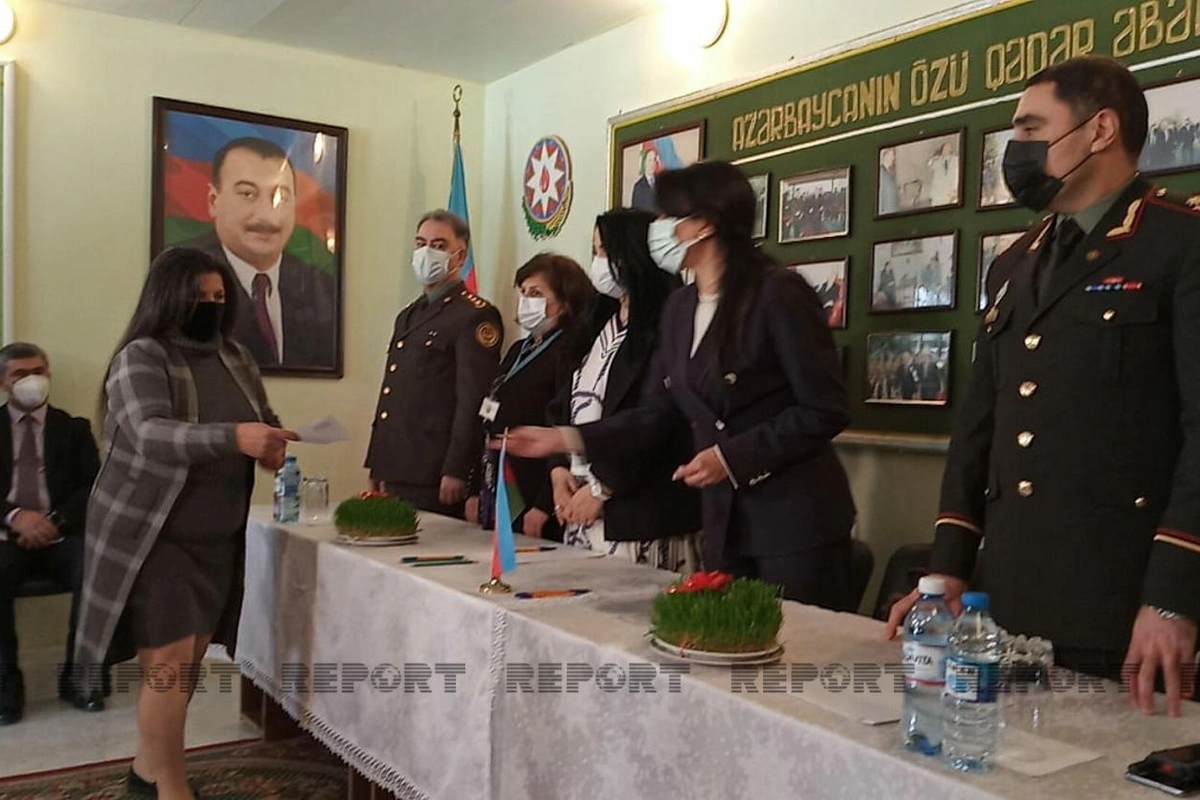 Əfv olunan 11 qadın məhkum azadlığa çıxdı - FOTO