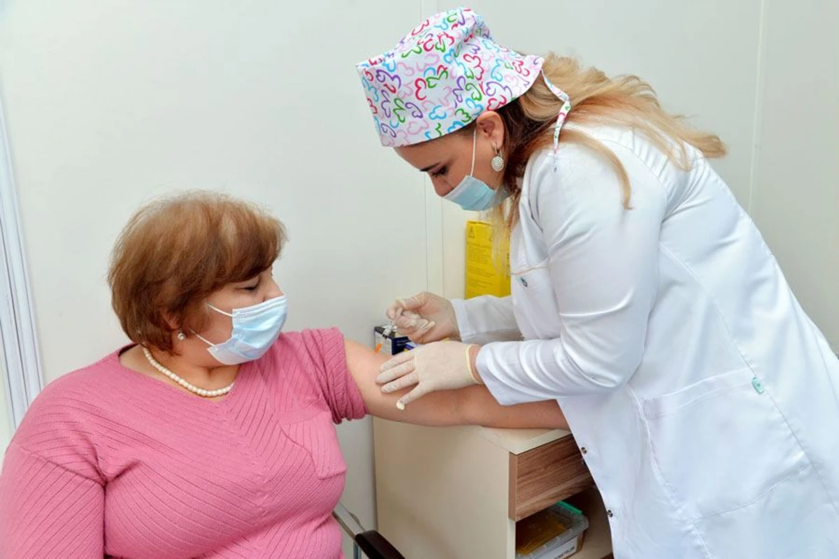 От коронавируса должны вакцинироваться люди всех возрастов - TƏBİB