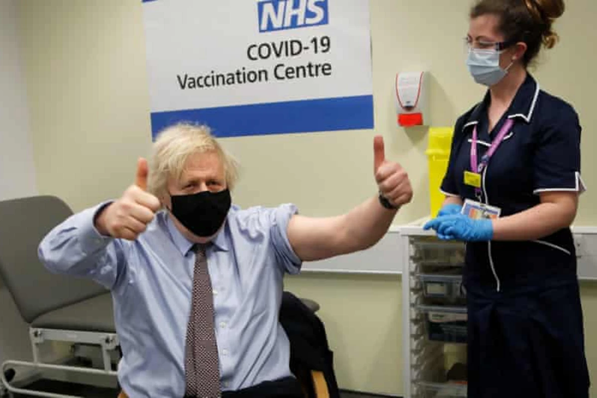Boris Consona AstraZenecanın ilk dozasını vurdular - FOTO