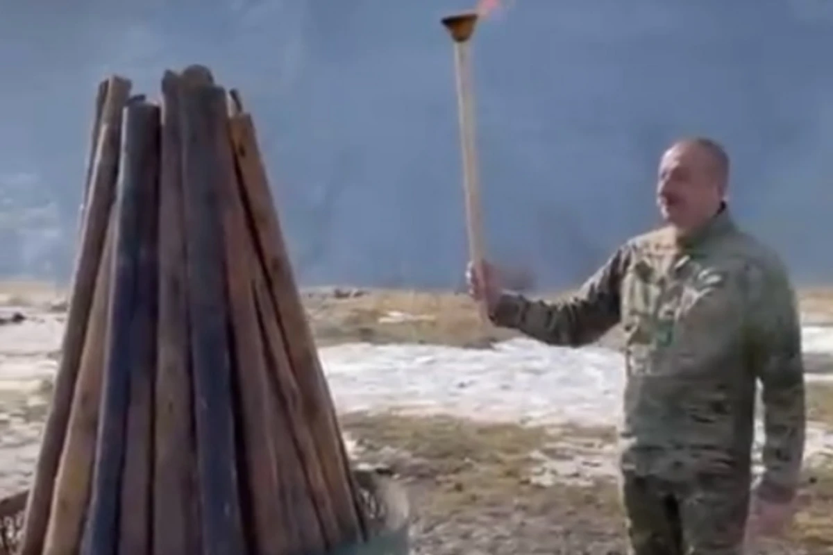 Ильхам Алиев зажег праздничный костер на Джыдыр дюзю - ВИДЕО