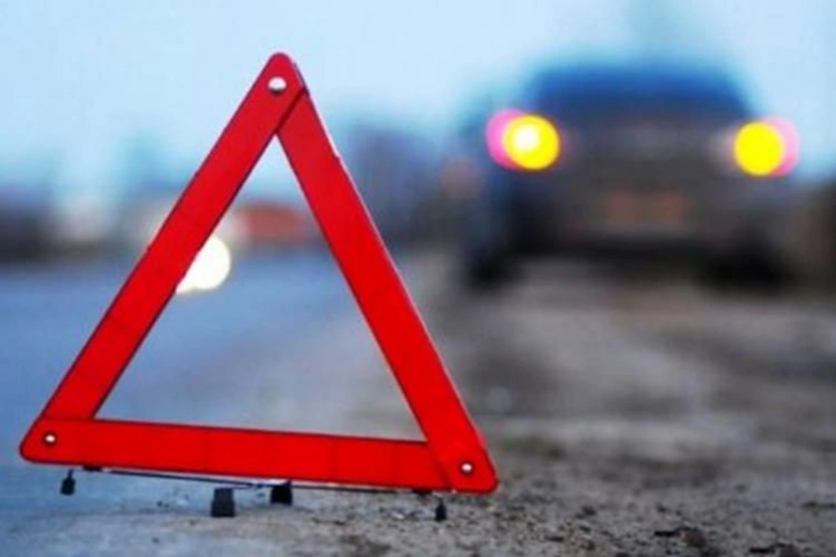 Qazaxda iki minik avtomobili toqquşub -  2 ölü, 1 yaralı var