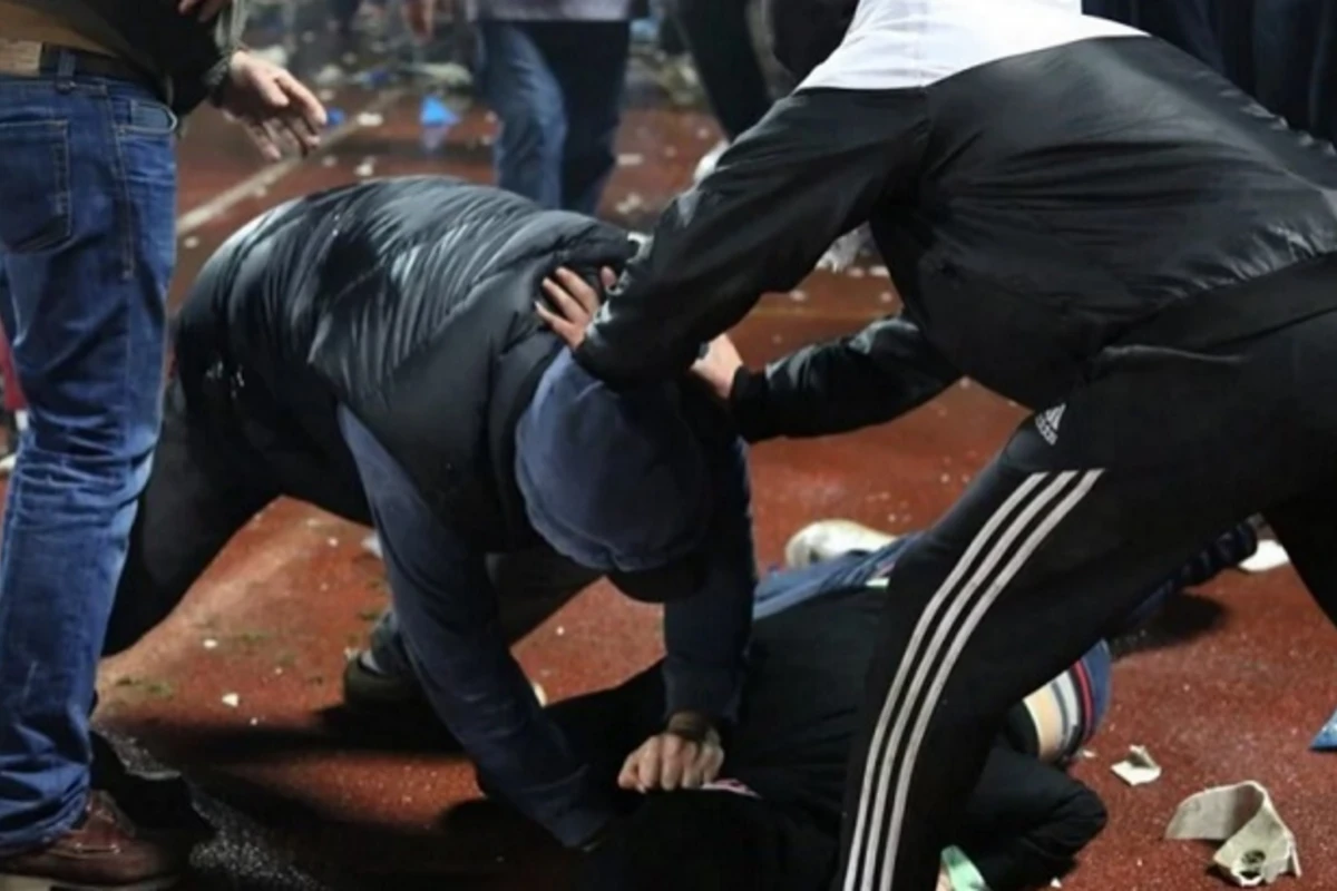 Çay evində dava - 6 nəfər 1 nəfəri döydü