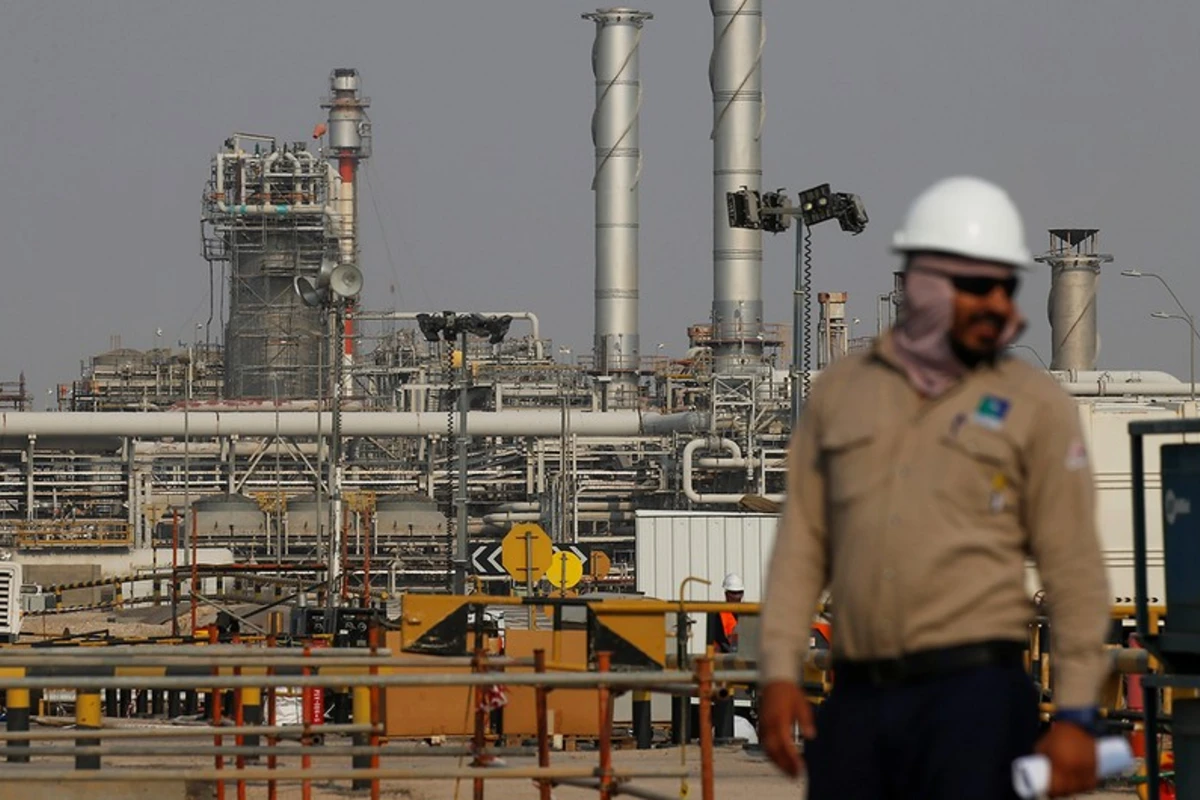 “Saudi Aramco”nun xalis mənfəəti 44 %-dən çox azalıb