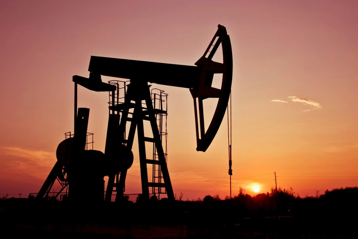 Нефть подешевела