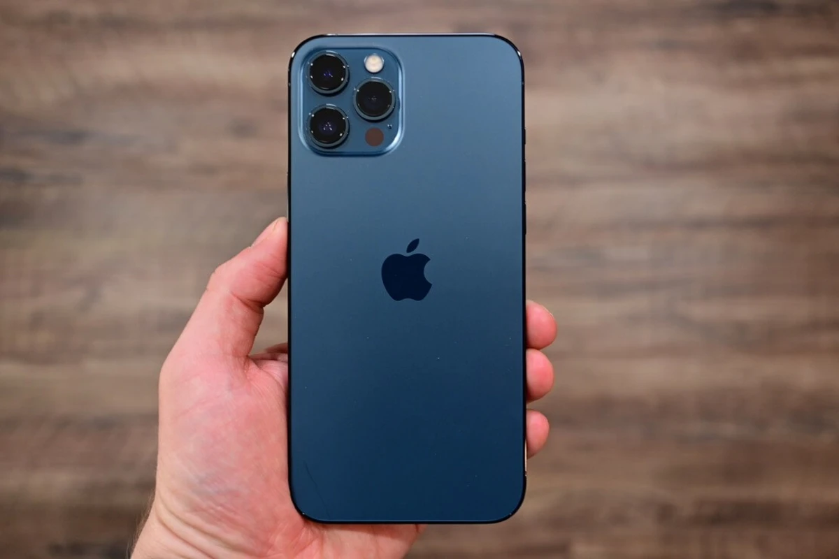 Bakıda iki qadın Britaniya vətəndaşının “İphone-12” telefonunu oğurlayıblar - VİDEO