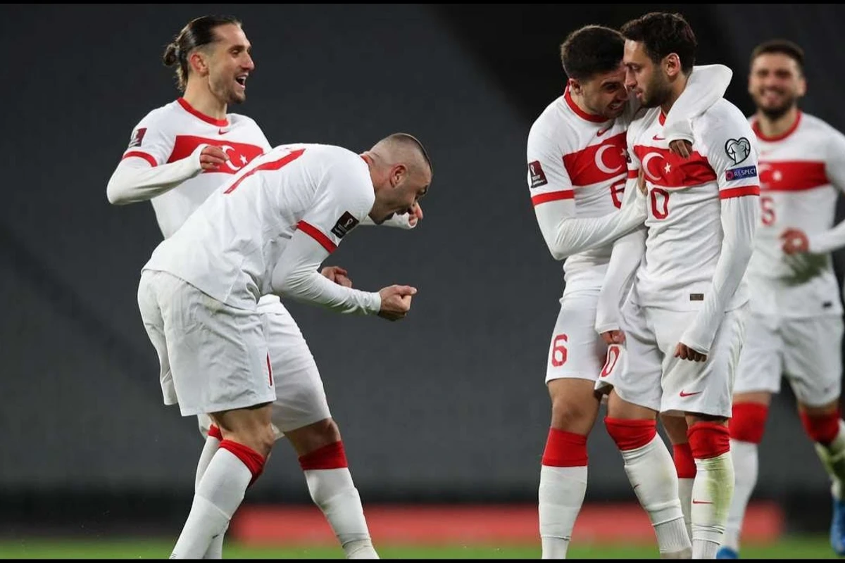 Турция победила Нидерланды в первом матче отбора на ЧМ-2022, Бурак оформил хет-трик - ВИДЕО