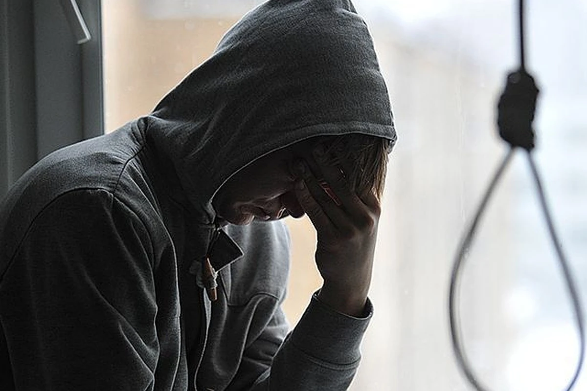 В Азербайджане женщина в последний момент спасла сына, пытавшегося покончить с собой