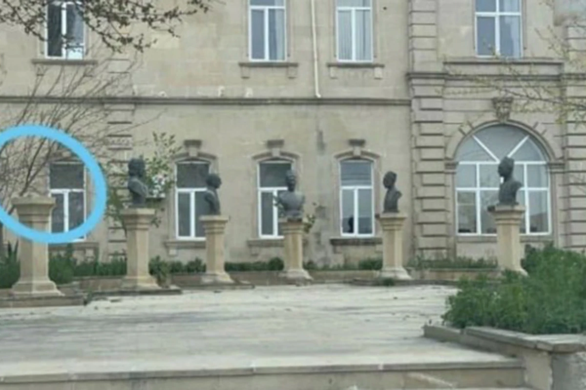 Bakıda məktəbin həyətindən 7 min manatlıq büst oğurlandı