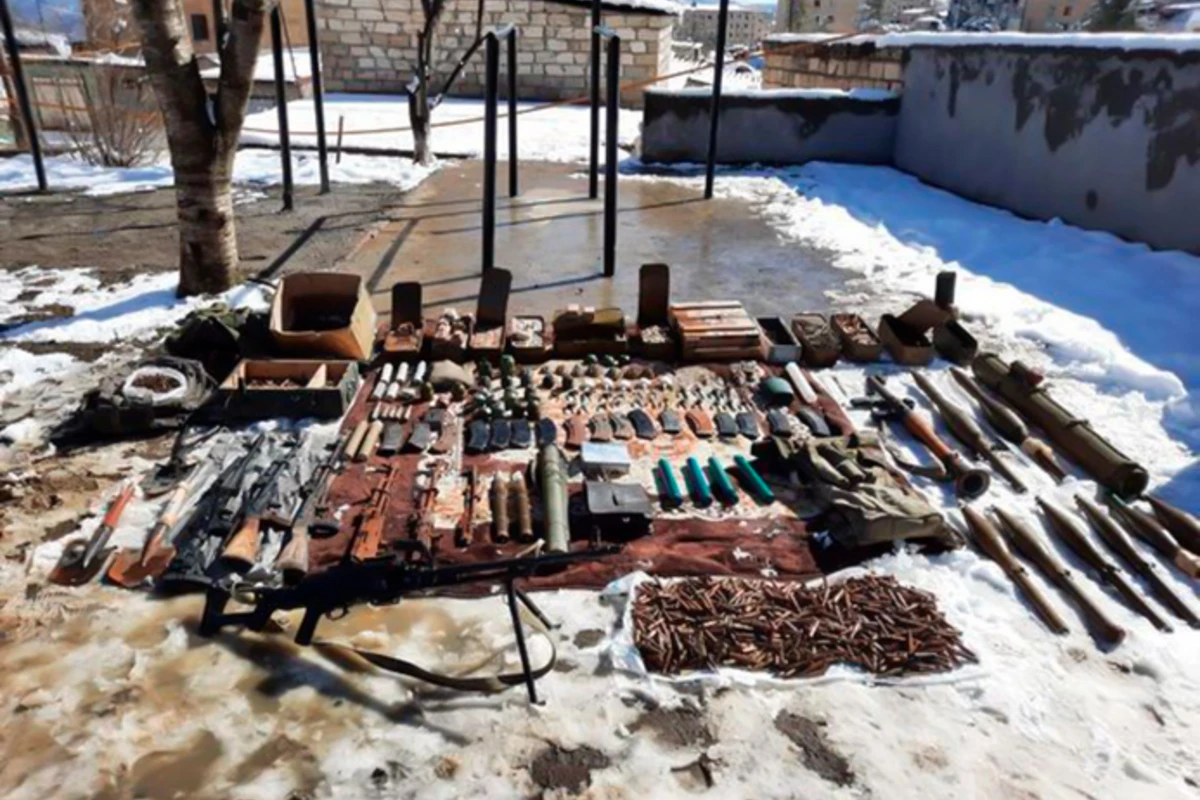 В Шуше обнаружено большое количество оставленных армянами боеприпасов