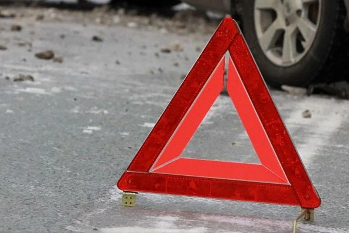 В Баку столкнулись два автомобиля, есть пострадавшие