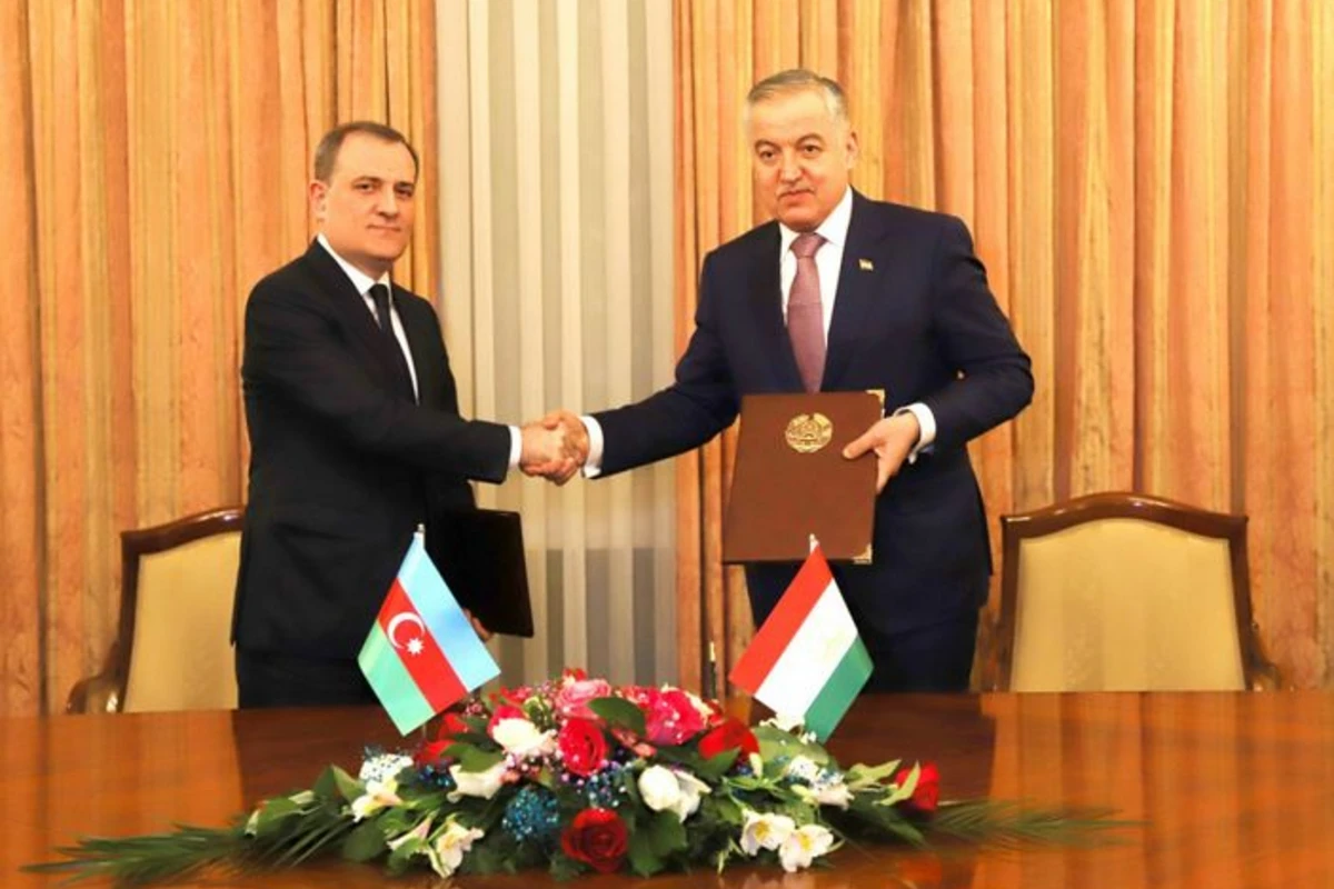 Ceyhun Bayramov Tacikistanın xarici işlər naziri ilə görüşüb