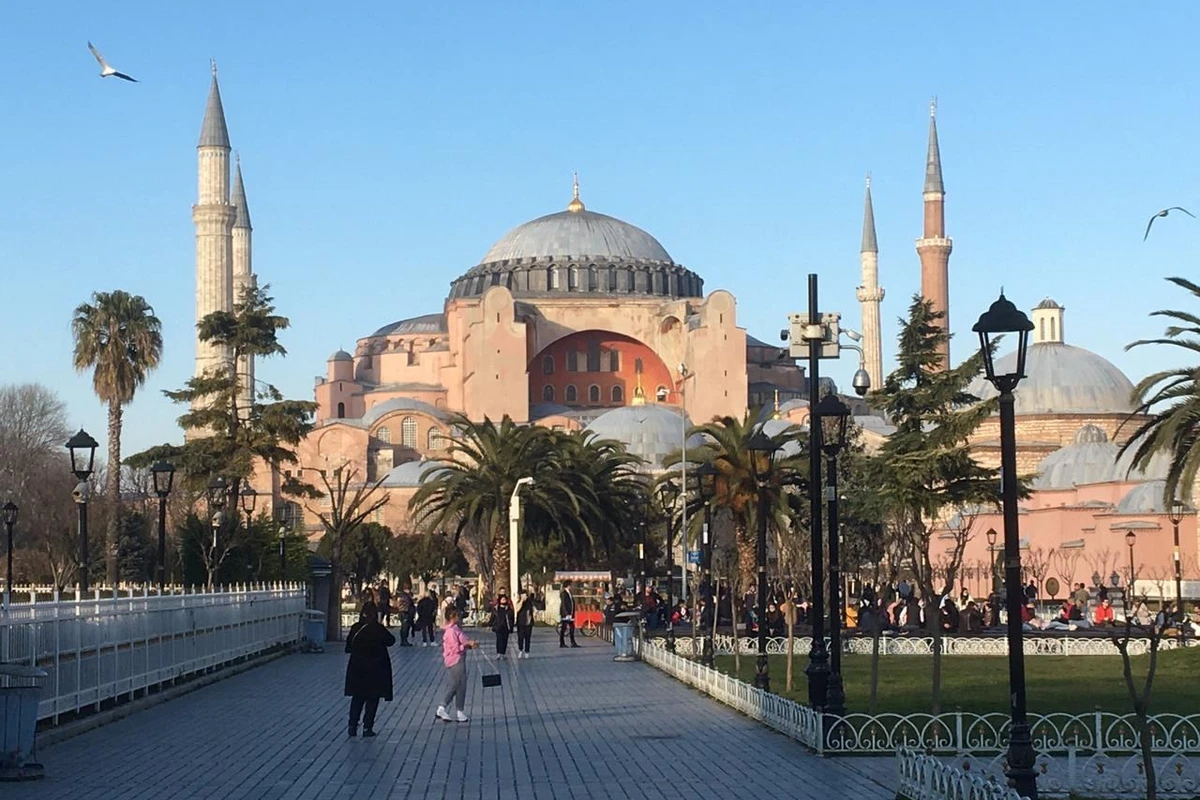 Hansı halda tək şəxsiyyət vəsiqəsi ilə Türkiyəyə səfər edə bilərik?