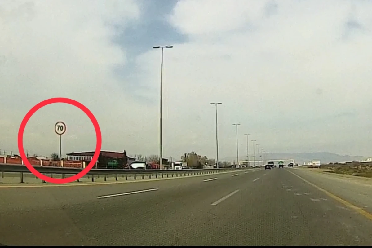 Bakı-Ələt yolunda sürücüləri radara salan yol nişanı - NÖQSAN VAR - VİDEO