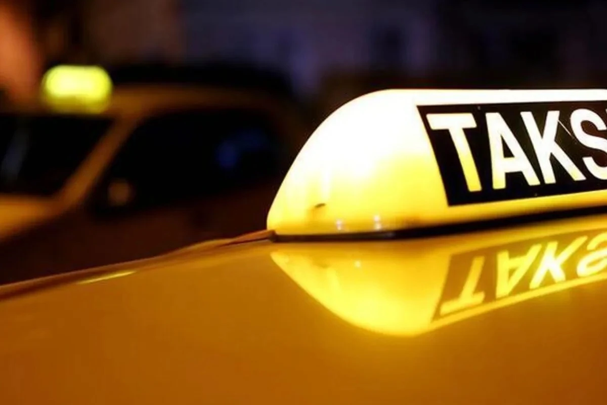 Paytaxtda taksi qəza törətdi - FOTO