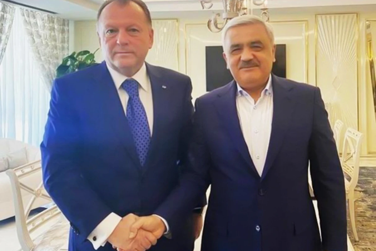 Rövnəq Abdullayev Beynəlxalq Cüdo Federasiyasının prezidenti ilə görüşdü Rövnəq Abdullayev Beynəlxalq Cüdo Federasiyasının prezidenti ilə görüşdü
