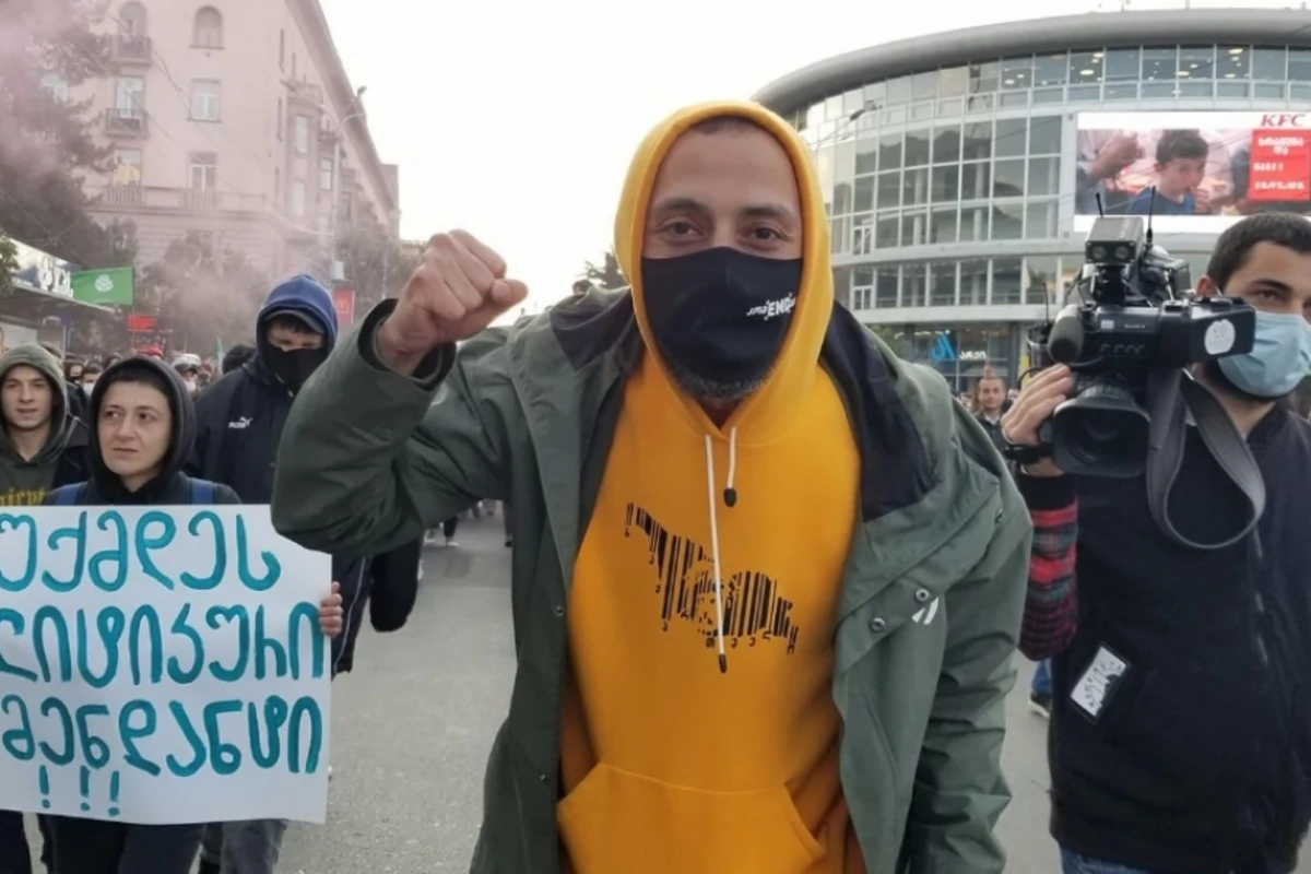 Tbilisidə “komendant saatı”nın ləğvi tələbi ilə aksiya keçirilir