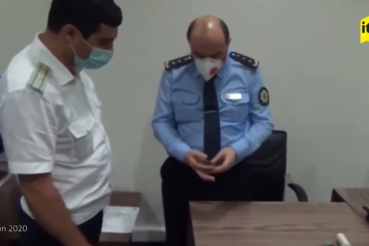Gömrük Komitəsinin maşında rüşvət alan rəisilə bağlı qərar verildi - VİDEO
