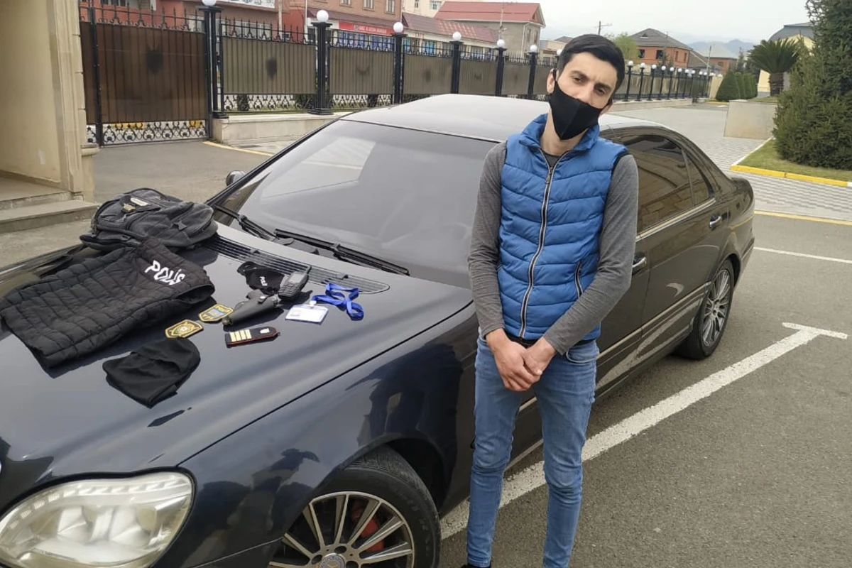 В Азербайджане задержан лжеполицейский с фальшивыми погонами и игрушечным пистолетом - ФОТО