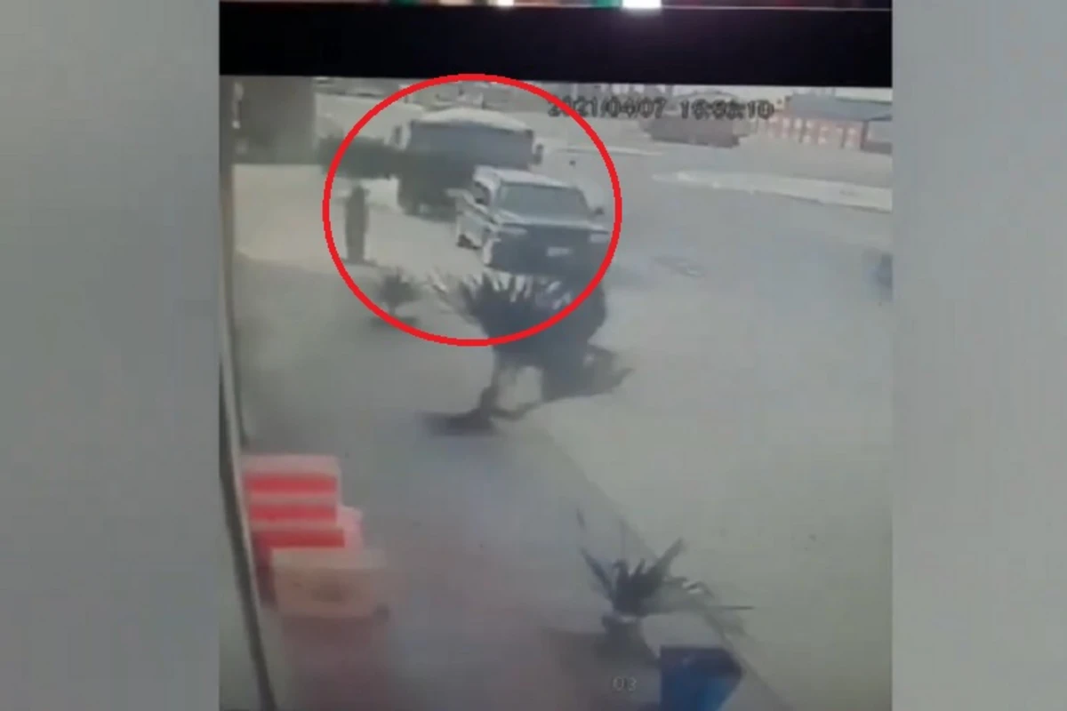 Azərbaycanda “KamAZ” marketə çırpıldı - ANBAAN VİDEO Azərbaycanda “KamAZ” marketə çırpıldı - ANBAAN VİDEO