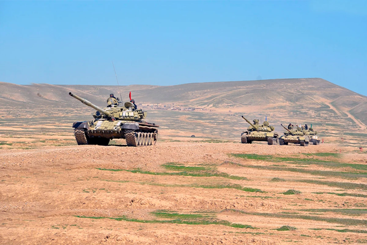 Tank bölmələrinin intensiv döyüş hazırlığı məşğələləri keçirilir - VİDEO Tank bölmələrinin intensiv döyüş hazırlığı məşğələləri keçirilir - VİDEO