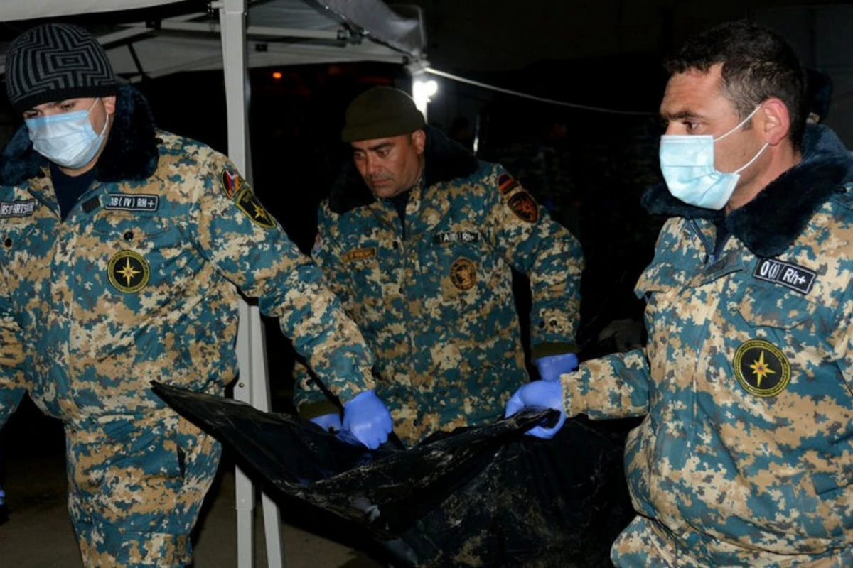Daha 9 erməni hərbçinin meyitinin qalıqları Ermənistana təhvil verilib Daha 9 erməni hərbçinin meyitinin qalıqları Ermənistana təhvil verilib