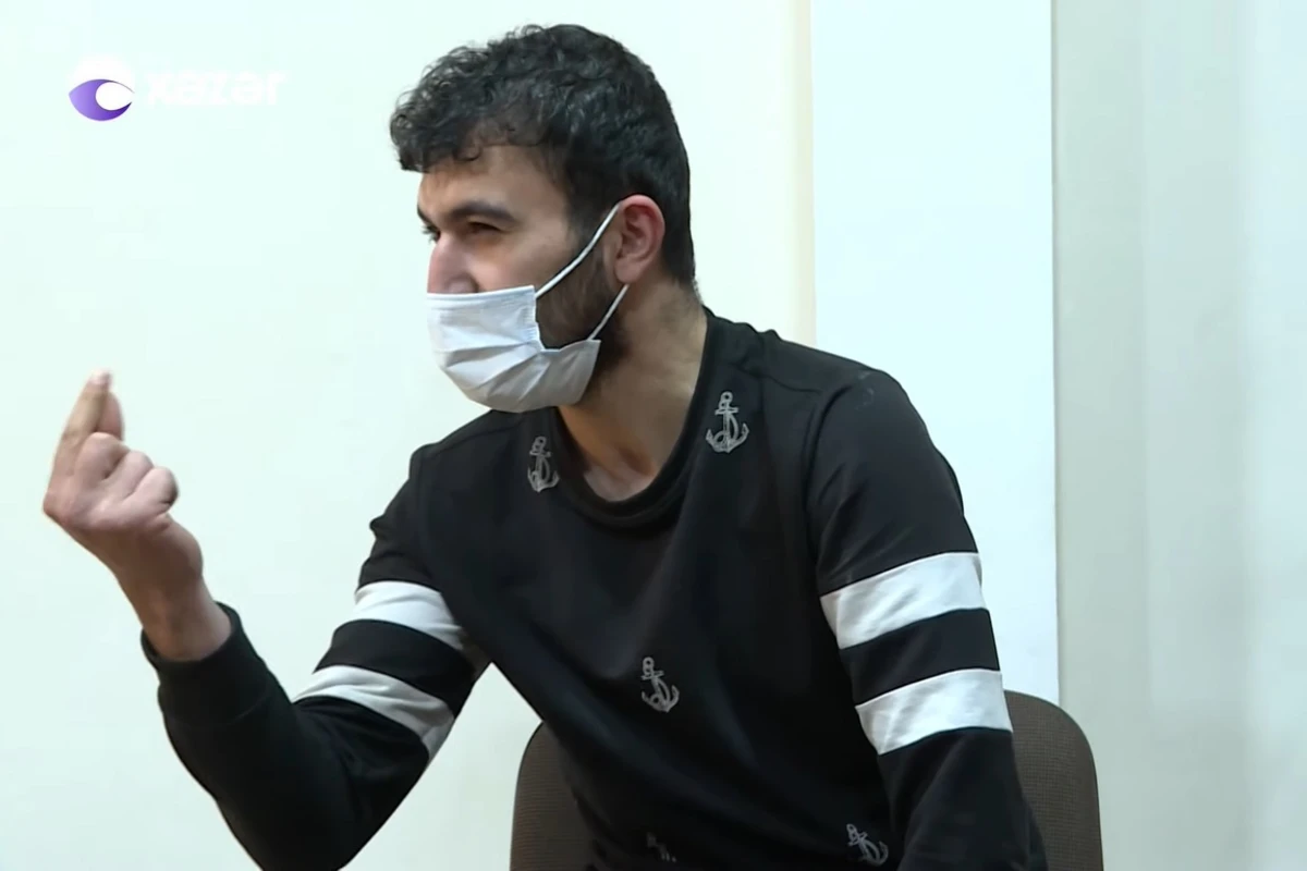 Bakıda özünü yandırmaq istəyən şəxsə 10 sutka həbs verildi - VİDEO Bakıda özünü yandırmaq istəyən şəxsə 10 sutka həbs verildi - VİDEO
