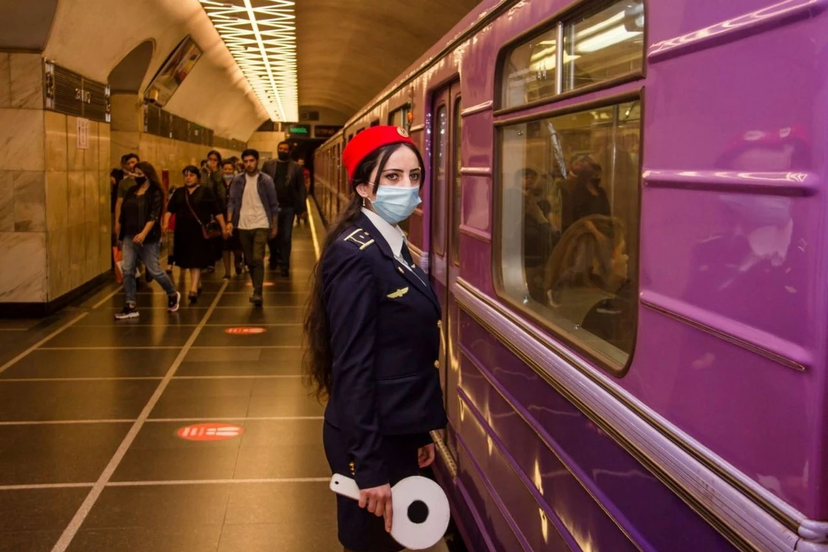Vaksin olunanların metrodan istifadəsinə şərait yaradılsın - TƏKLİF Vaksin olunanların metrodan istifadəsinə şərait yaradılsın - TƏKLİF