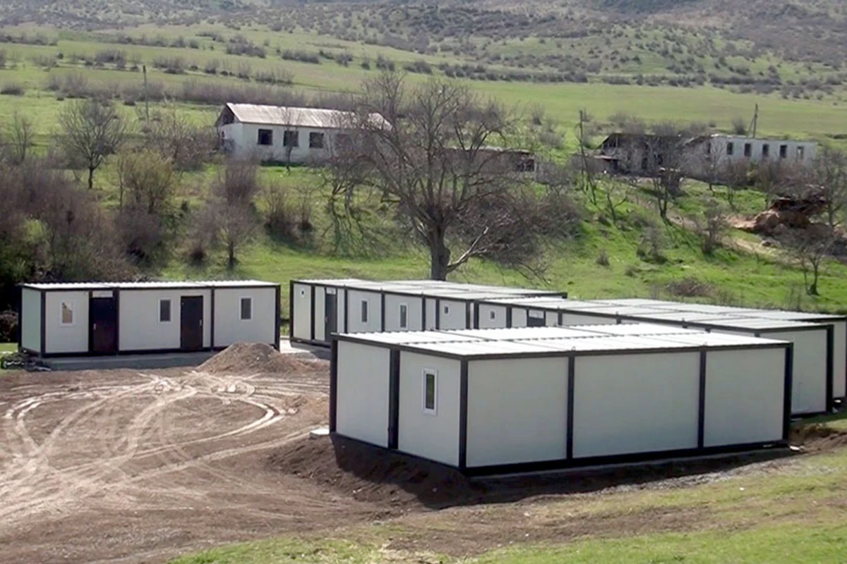 Azad olunmuş ərazilərdə modul tipli yataqxanaların quraşdırılmasına başlanılıb - VİDEO Azad olunmuş ərazilərdə modul tipli yataqxanaların quraşdırılmasına başlanılıb - VİDEO