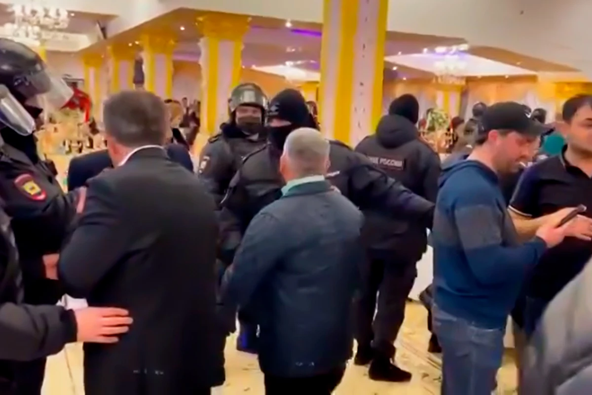 На свадьбе, где выступала Дамла, произошла стрельба - в дом торжеств нагрянула ФСБ - ВИДЕО