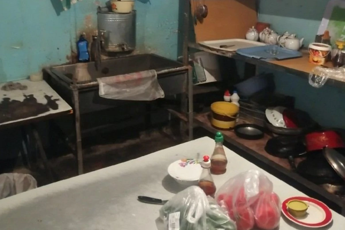 Nöqsanlar aşkarlanan bu restoran bağlandı - FOTO