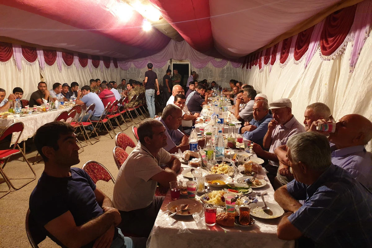 Bu Ramazan kütləvi iftarlardan imtina etmək savabdır – İlahiyyatçı - VİDEO