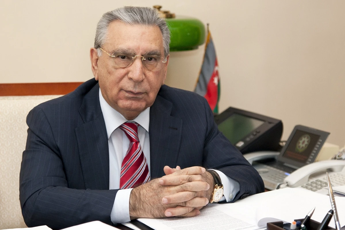 İşdən çıxarılan AMEA əməkdaşı Ramiz Mehdiyevi məhkəməyə verdi
