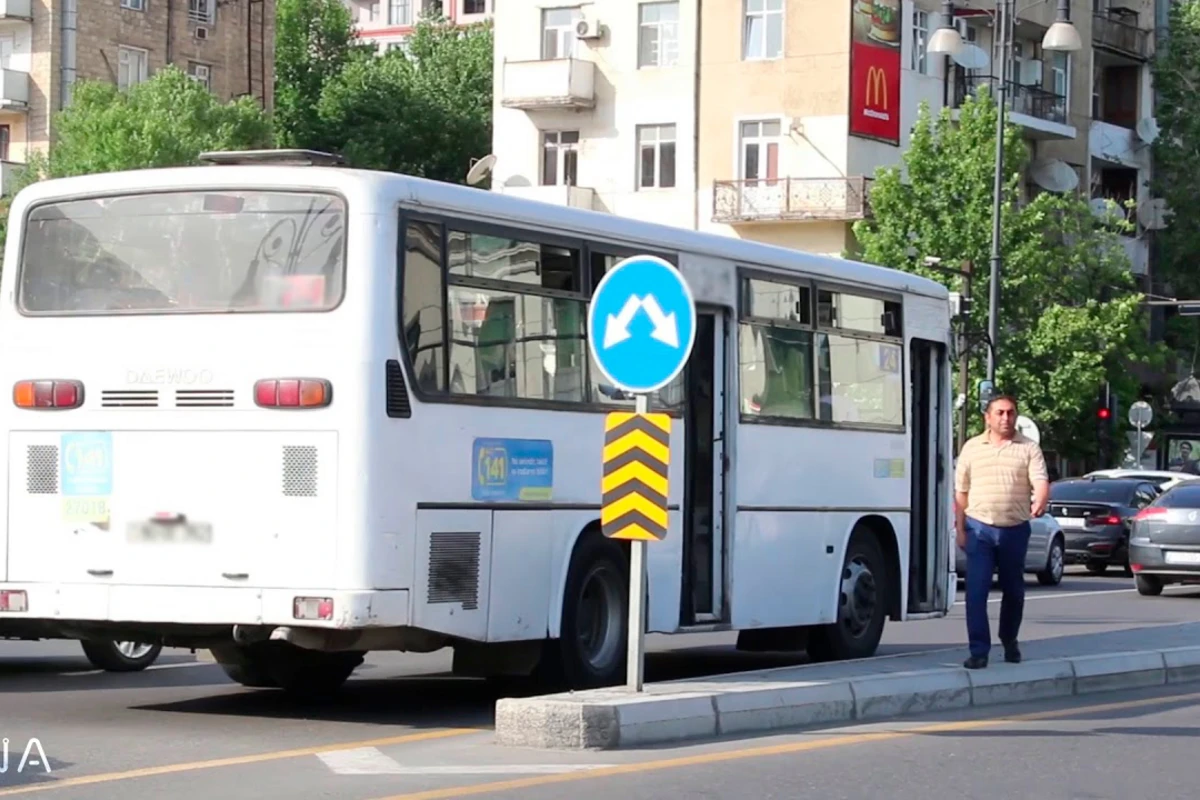 Bakıda avtobus piyadanı vurdu