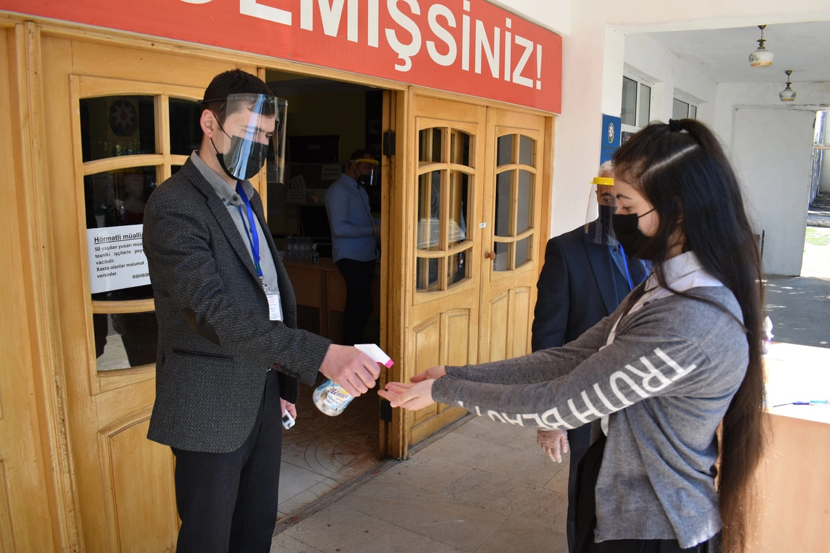 Qızdırması olan 2 nəfər imtahana buraxılmadı