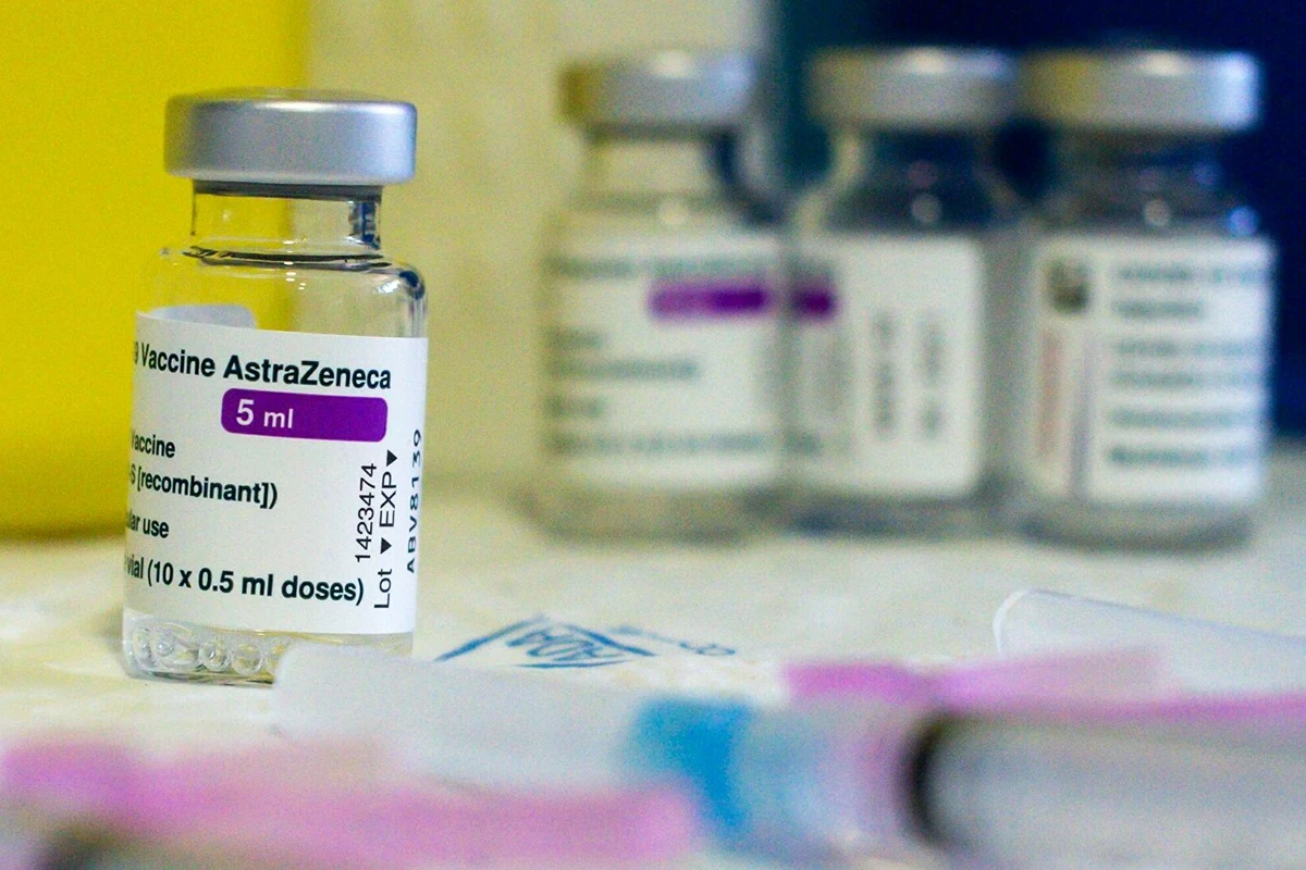 Вызывает ли препарат AstraZeneca свертывание крови? - ВИДЕО