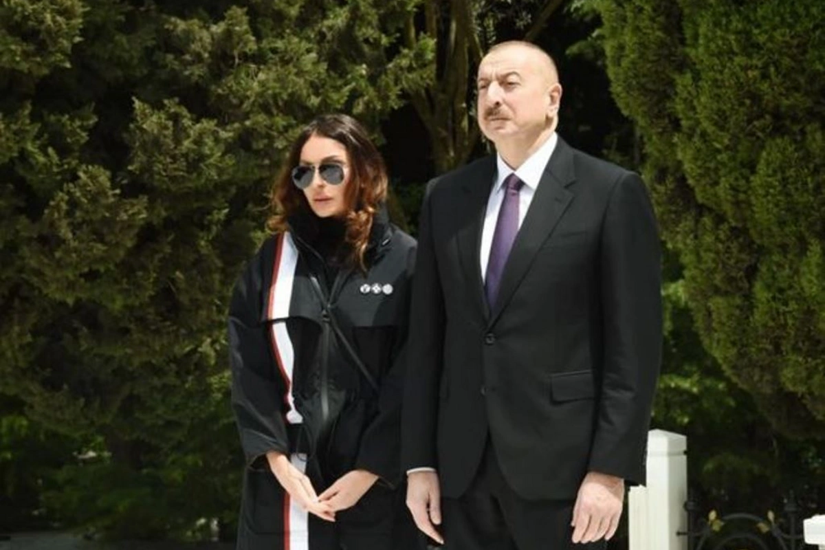 İlham Əliyev və Mehriban Əliyeva Eldar Quliyevin dəfn mərasiminə əklil göndərib – FOTO İlham Əliyev və Mehriban Əliyeva Eldar Quliyevin dəfn mərasiminə əklil göndərib – FOTO