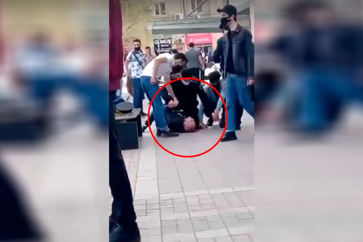 Bakıda maska cəriməsindən yayınmaq istəyən şəxsdən ağlagəlməz addım - ŞOK VİDEO Bakıda maska cəriməsindən yayınmaq istəyən şəxsdən ağlagəlməz addım - ŞOK VİDEO
