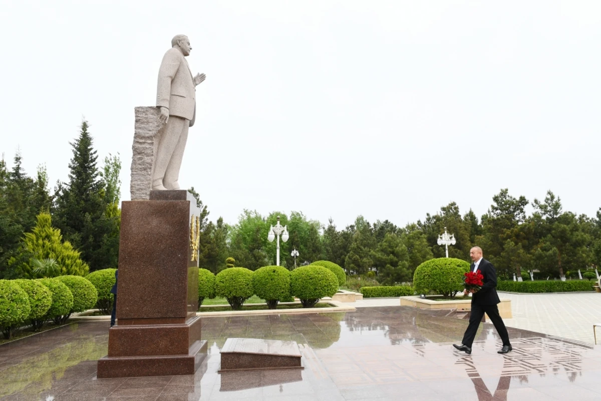 Prezident Hacıqabul rayonuna səfərə gedib - FOTO Prezident Hacıqabul rayonuna səfərə gedib - FOTO
